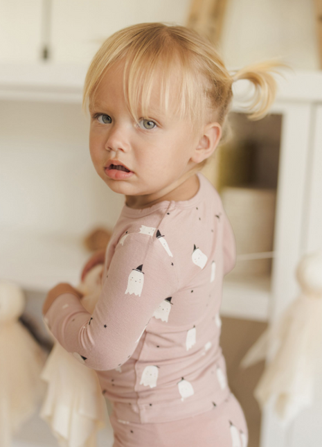 Model Wearing Quincy Mae Bamboo Pajama Set || Pink Ghosts