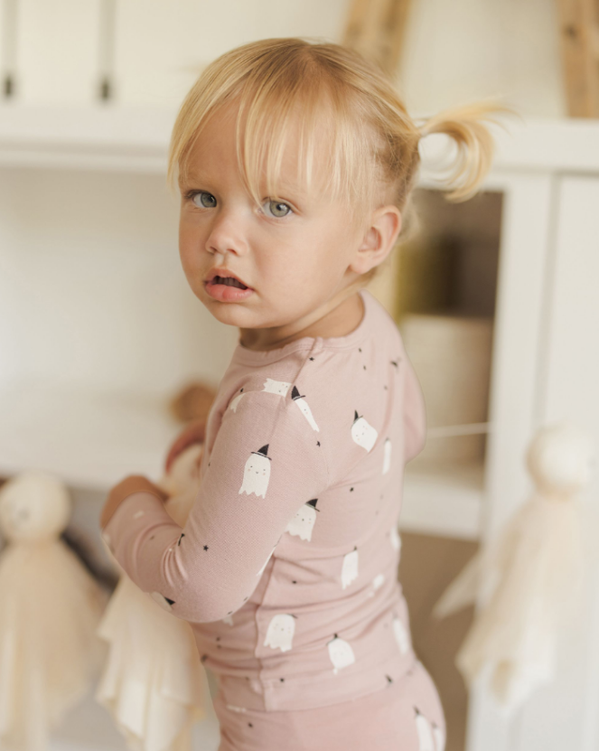 Model Wearing Quincy Mae Bamboo Pajama Set || Pink Ghosts