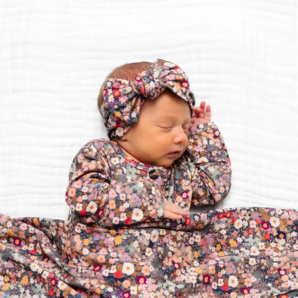 Model Wearing  Lou Lou & Company Gracie Headband 