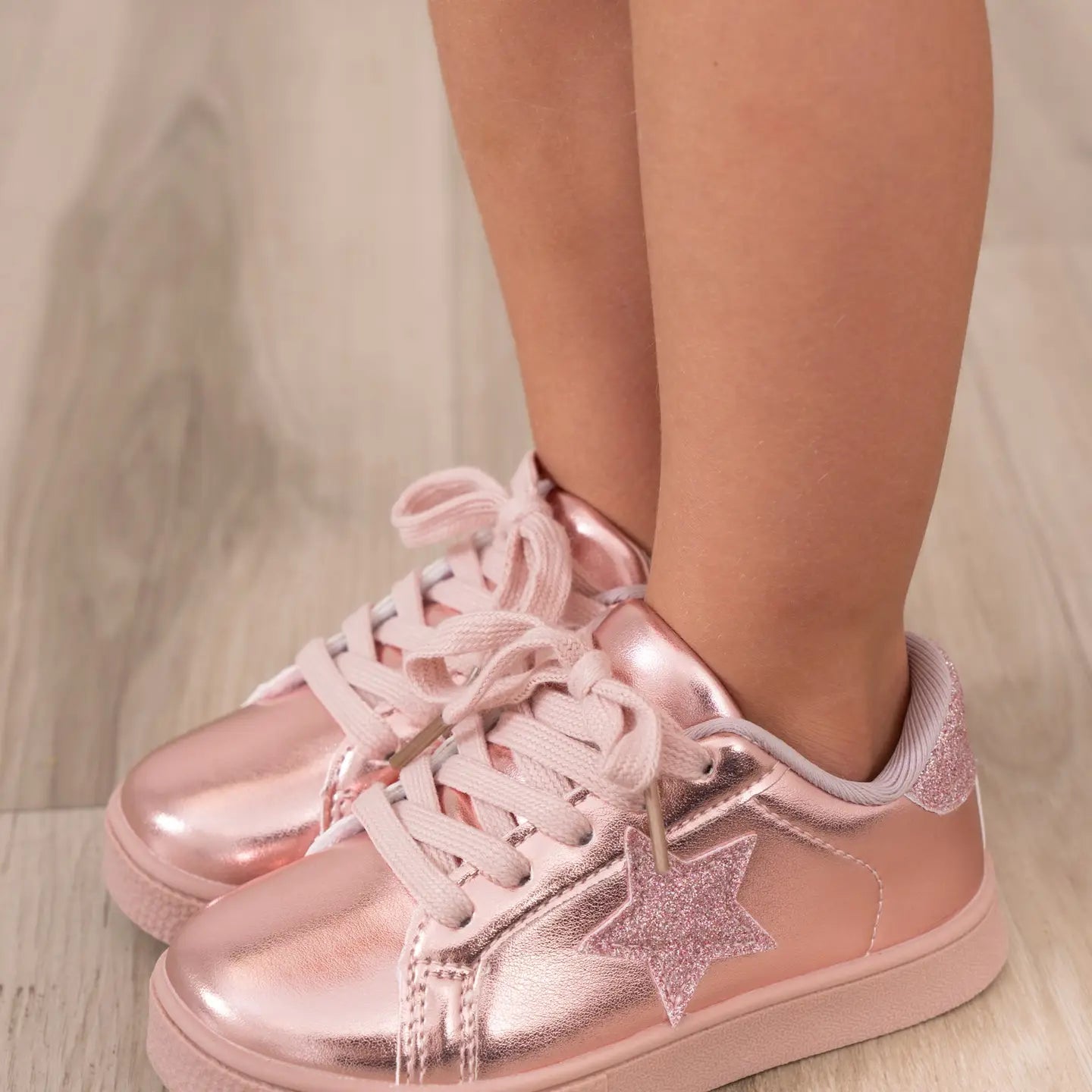 Marie Nicole Clothing Girls' Sparkle Star Sneaker - Metallic Pink