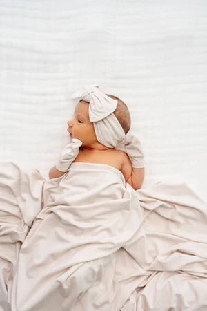Model Wearing Lou Lou & Company Winnie Headband