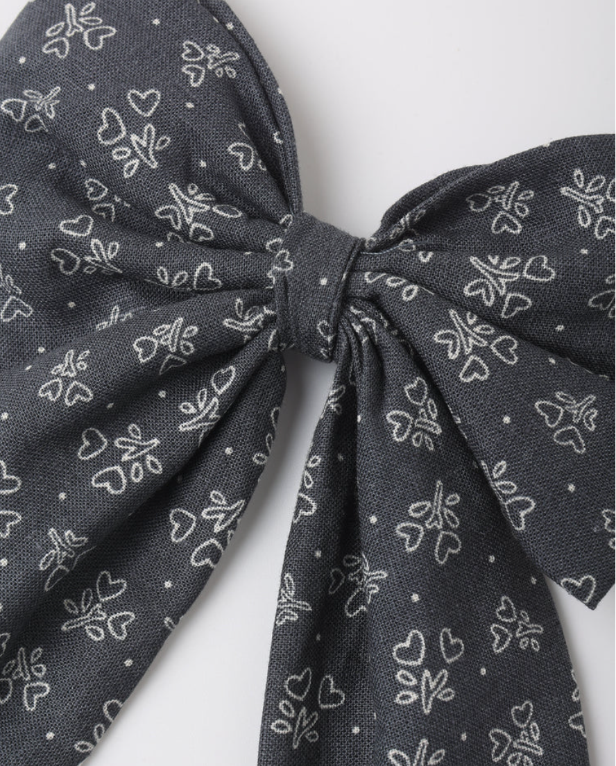 Oversized Bow || Heart Ditsy