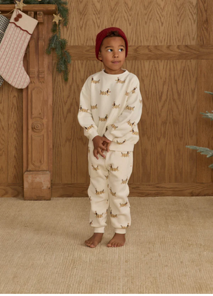 Model Wearing Rylee + Cru Jogger Sweatpant || Christmas Dogs