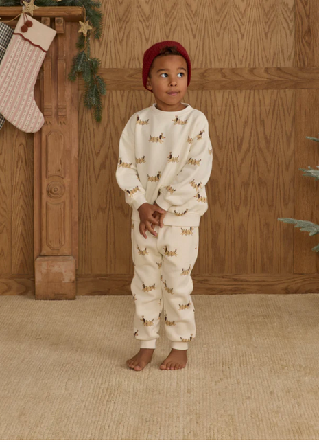 Model Wearing Rylee + Cru Jogger Sweatpant || Christmas Dogs