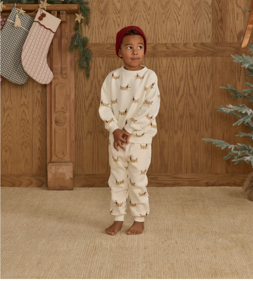 Model Wearing Rylee + Cru Jogger Sweatpant || Christmas Dogs