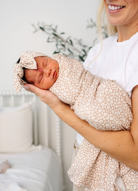Model Wearing Lou Lou & Company Laynie Swaddle Blanket and knot headband