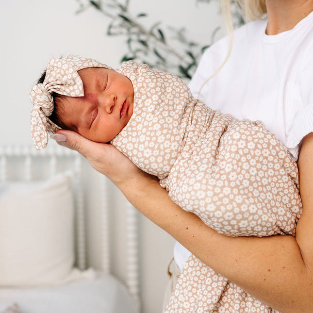 Model Wearing Lou Lou & Company Laynie Swaddle Blanket and knot headband