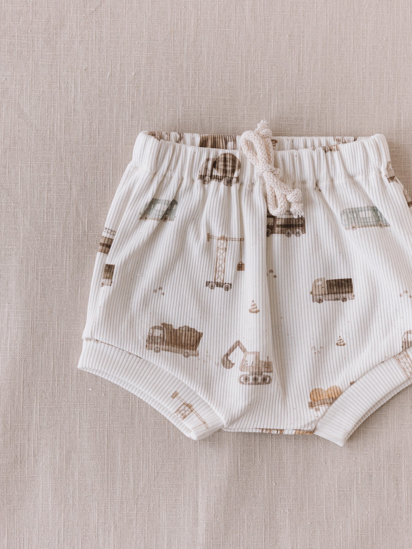 PETITE EvelinaApparel Baby boy shorts / ribbed cars & trucks
