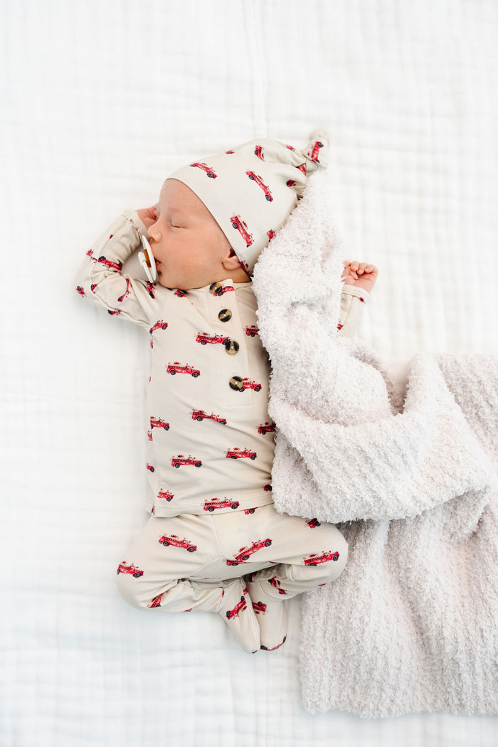 Model Using Lou Lou & Company Chenille Blanket - Dune - Small