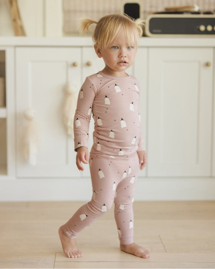 Model Wearing Quincy Mae Bamboo Pajama Set || Pink Ghosts