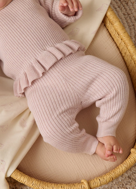 Model Wearing Quincy Mae Rib Knit Legging & Peplum Top || Lilac