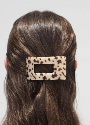 Model Wearing Teleties Flat Rectangle Hair Clip | Small | Blonde Tortoise
